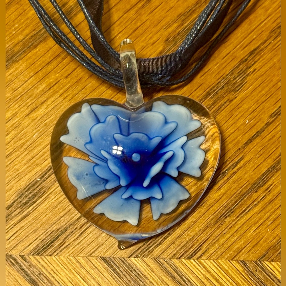 Glass heart necklace with extender 18 inch chain.